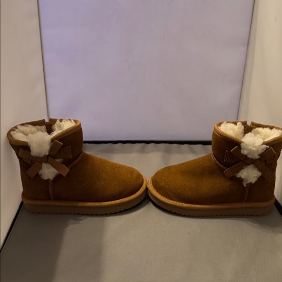 Koolaburra by UGG girl size 9 Brown Kids Boots with Bow Detail - Picture 4 of 7